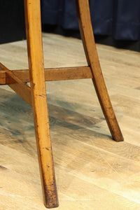 緩やかな曲線を描く四本脚の大振りの花台 DC8482