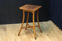 緩やかな曲線を描く四本脚の大振りの花台 DC8482