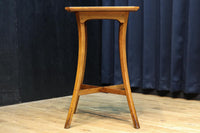 緩やかな曲線を描く四本脚の大振りの花台 DC8482