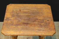 緩やかな曲線を描く四本脚の大振りの花台 DC8482