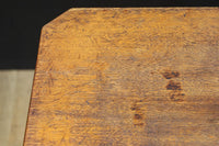 緩やかな曲線を描く四本脚の大振りの花台 DC8482