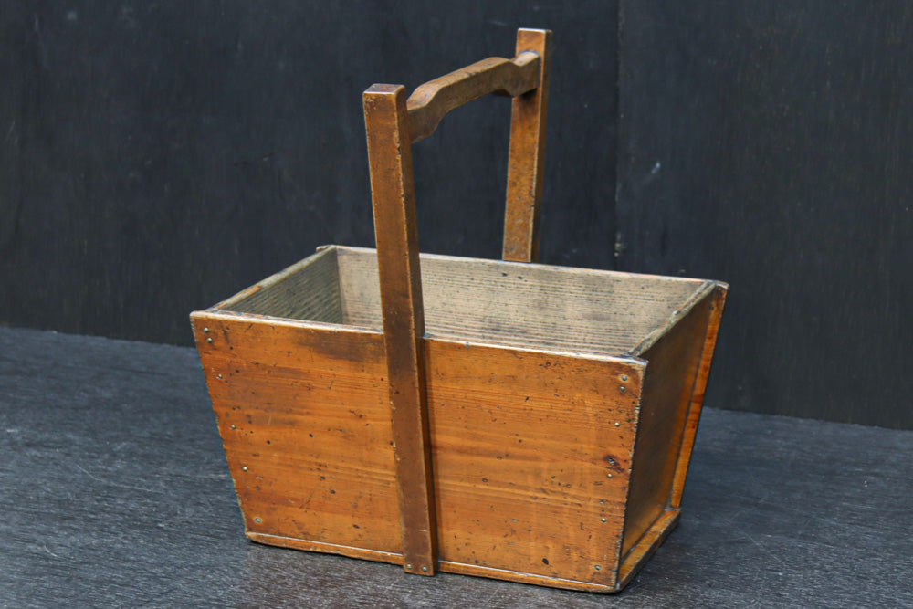 古色の色合いで風格漂う炭入れ DC8496 – 古福庵 [ KOFUKUAN