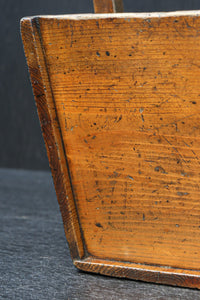 古色の色合いで風格漂う炭入れ DC8496