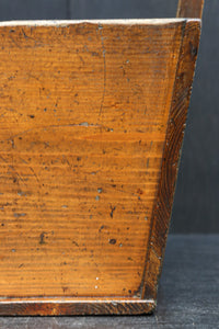 古色の色合いで風格漂う炭入れ DC8496