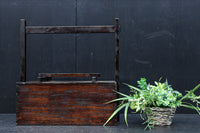 深みを増した古色の木製の岡持ち(蓋付き) DC8498