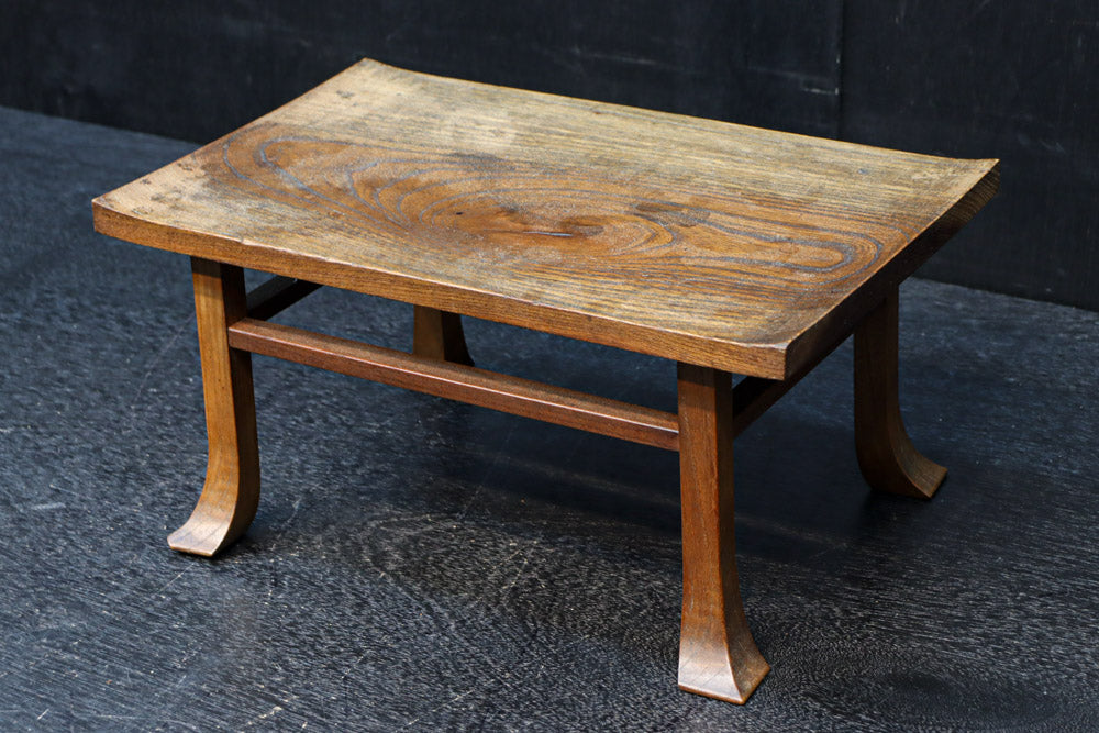 経年の味わいある木地色の小さな置台 DC8503 在庫2個 – 古福庵