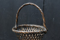 スラリとしたシルエットの持ち手付き花カゴ DC8523