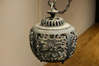 桜と蔦の透かし柄が映える吊り灯籠 DC8526