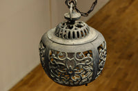 桜と蔦の透かし柄が映える吊り灯籠 DC8526