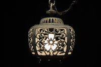 桜と蔦の透かし柄が映える吊り灯籠 DC8526