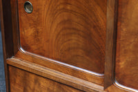 上質感漂う二枚引き戸の小さな茶箪笥 DC8528