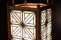 大きな麻の葉組子が浮かぶ可憐な佇まいのワーロン入り行灯 DC8529ab 在庫(a:1 b:0)台