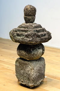 時代を経た趣きある五輪塔 DC8539