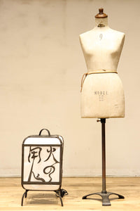 趣きある「火の用心」文字が浮かぶ鉄行灯(あんどん) DC8551