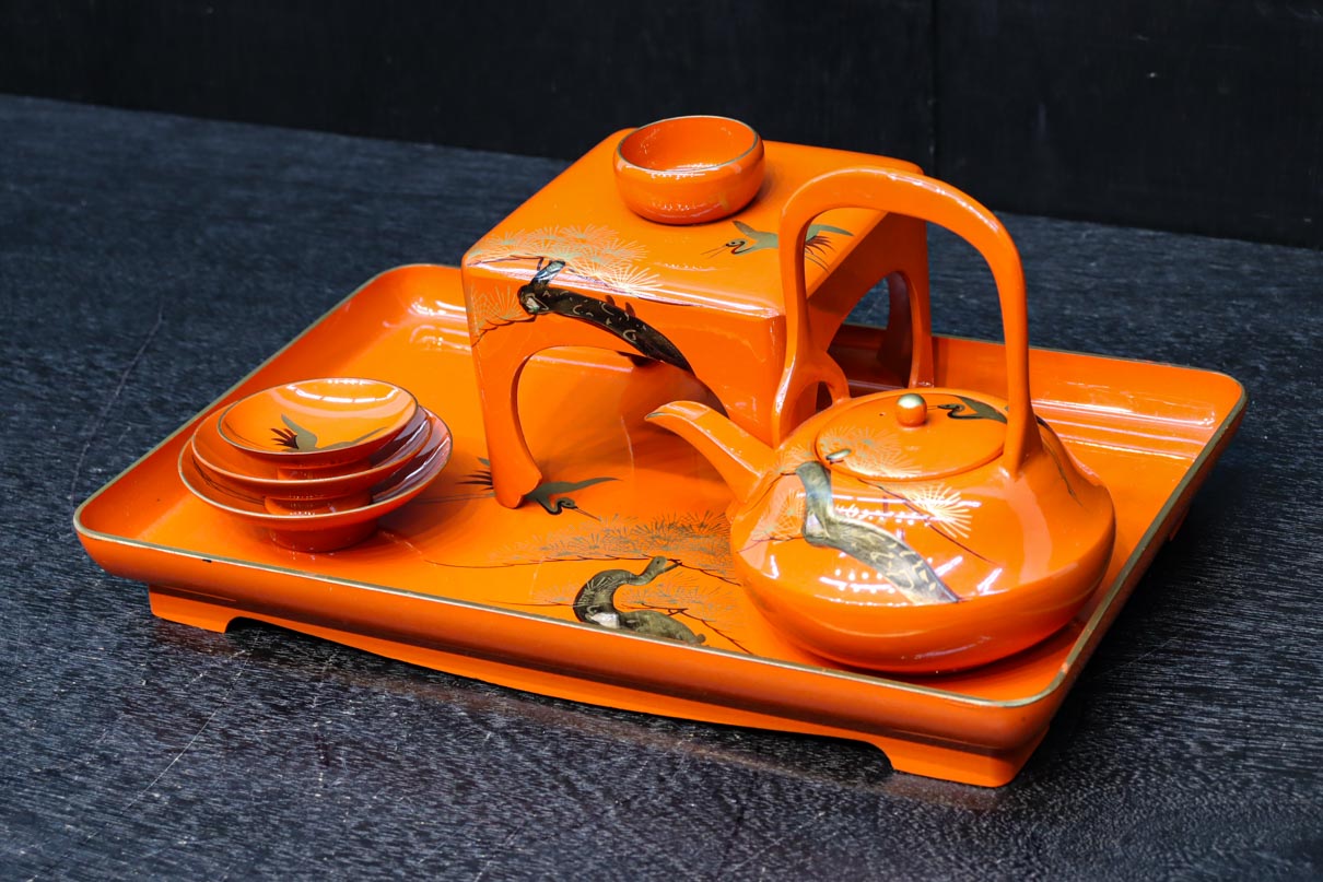 朱漆に黄金色の鶴松を添えた上品なお屠蘇セット DC8601 – 古福庵