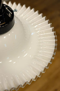 細やかに波打つ透明のフリル縁がレトロ感漂う電笠 DC8614