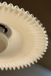 細やかに波打つ透明のフリル縁がレトロ感漂う電笠 DC8614