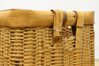 使い馴染んだ味わいある竹製角カゴ DC8628
