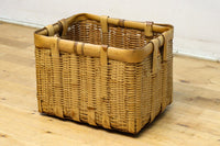 使い馴染んだ味わいある竹製角カゴ DC8628