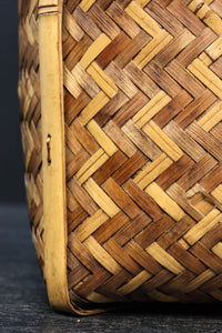 温かみある色彩に風情溢れる網代編みの丸カゴ DC8629