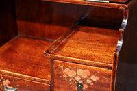 可愛らしい絵柄が上品な鏡台を兼ねた化粧箱 DC8630