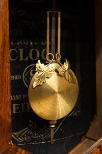 温かみある風合いに包まれたSEIKO社の振り子時計 DC8648