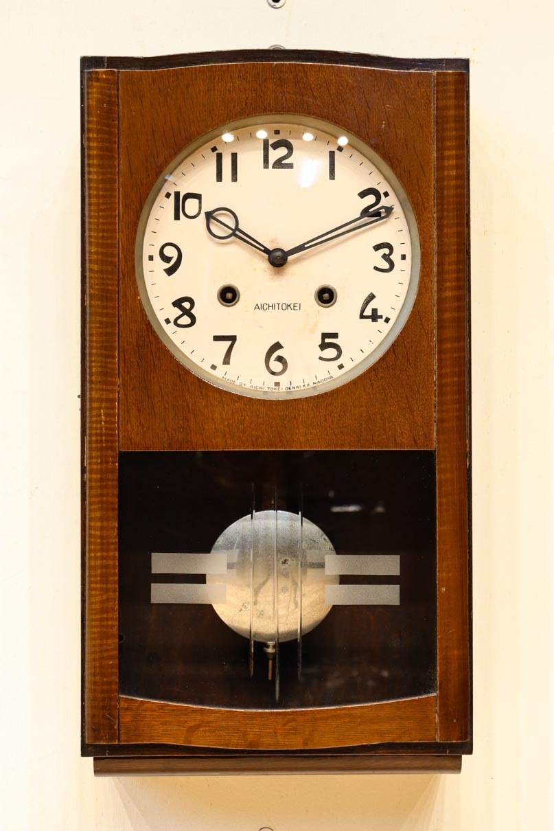 愛知時計電機製 文字やガラス装飾に手作り感のある壁掛け時計 DC8650