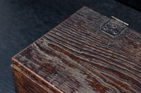 深みを増した古色の色合いから美しい杢目が浮かぶ長方形の道具箱 DC8669