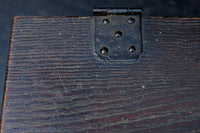 深みを増した古色の色合いから美しい杢目が浮かぶ長方形の道具箱 DC8669