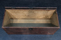 深みを増した古色の色合いから美しい杢目が浮かぶ長方形の道具箱 DC8669