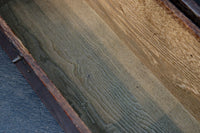 深みを増した古色の色合いから美しい杢目が浮かぶ長方形の道具箱 DC8669