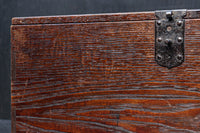 深みを増した古色の色合いから美しい杢目が浮かぶ長方形の道具箱 DC8669