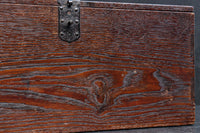 深みを増した古色の色合いから美しい杢目が浮かぶ長方形の道具箱 DC8669