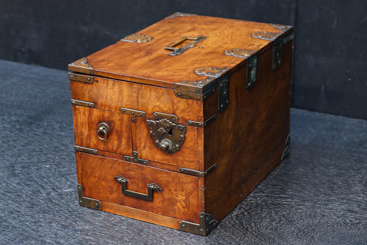 硯箱 戦前 時代の風合いが味わいある色艶の綺麗な酒田硯箱 DC8672 – 古福庵