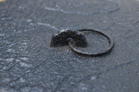 鉄の風合いに縁起の良い絵柄が馴染む消壺 DC8686