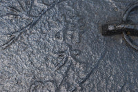 鉄の風合いに縁起の良い絵柄が馴染む消壺 DC8686