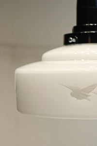 鳥の透かし模様が引き立つシンプルで温かみのある電笠 DC8711