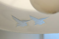 鳥の透かし模様が引き立つシンプルで温かみのある電笠 DC8711