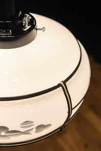 梅の透かし絵に和柄文様を添えた気品ある電笠 DC8717