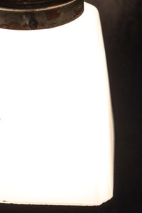 レトロな金具が雰囲気のある四角柱のブラケット DC8722