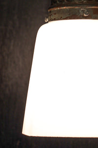 レトロな金具が雰囲気のある四角柱のブラケット DC8722