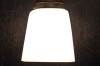 レトロな金具が雰囲気のある四角柱のブラケット DC8722