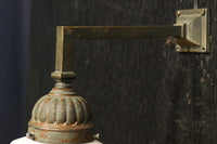 レトロな金具が雰囲気のある四角柱のブラケット DC8722