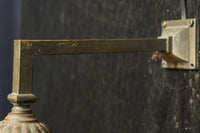 レトロな金具が雰囲気のある四角柱のブラケット DC8722