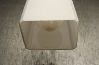 レトロな金具が雰囲気のある四角柱のブラケット DC8722