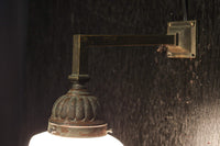 レトロな金具が雰囲気のある四角柱のブラケット DC8722