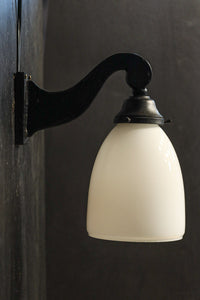 丸みを帯びて可愛らしいシルエットのブラケット DC8723