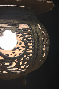 月蔓の透かし絵や青波海模様で風情ある球型吊り灯籠 DC8732