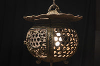 月蔓の透かし絵や青波海模様で風情ある球型吊り灯籠 DC8732