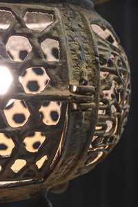 月蔓の透かし絵や青波海模様で風情ある球型吊り灯籠 DC8732